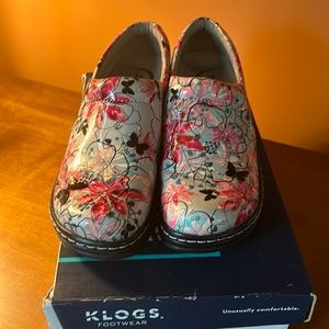 Graphic floral patent Naples style klogs.  Worn a couple times.  Still have box